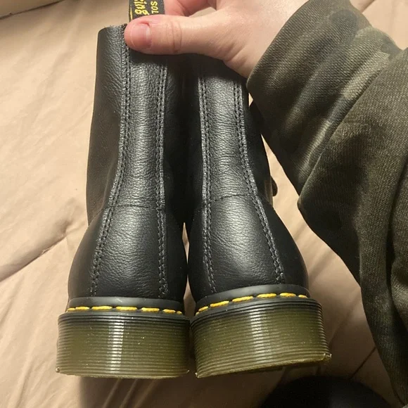 Women’s Dr. Martens 1460 Pascal size 8 - Picture 8 of 9